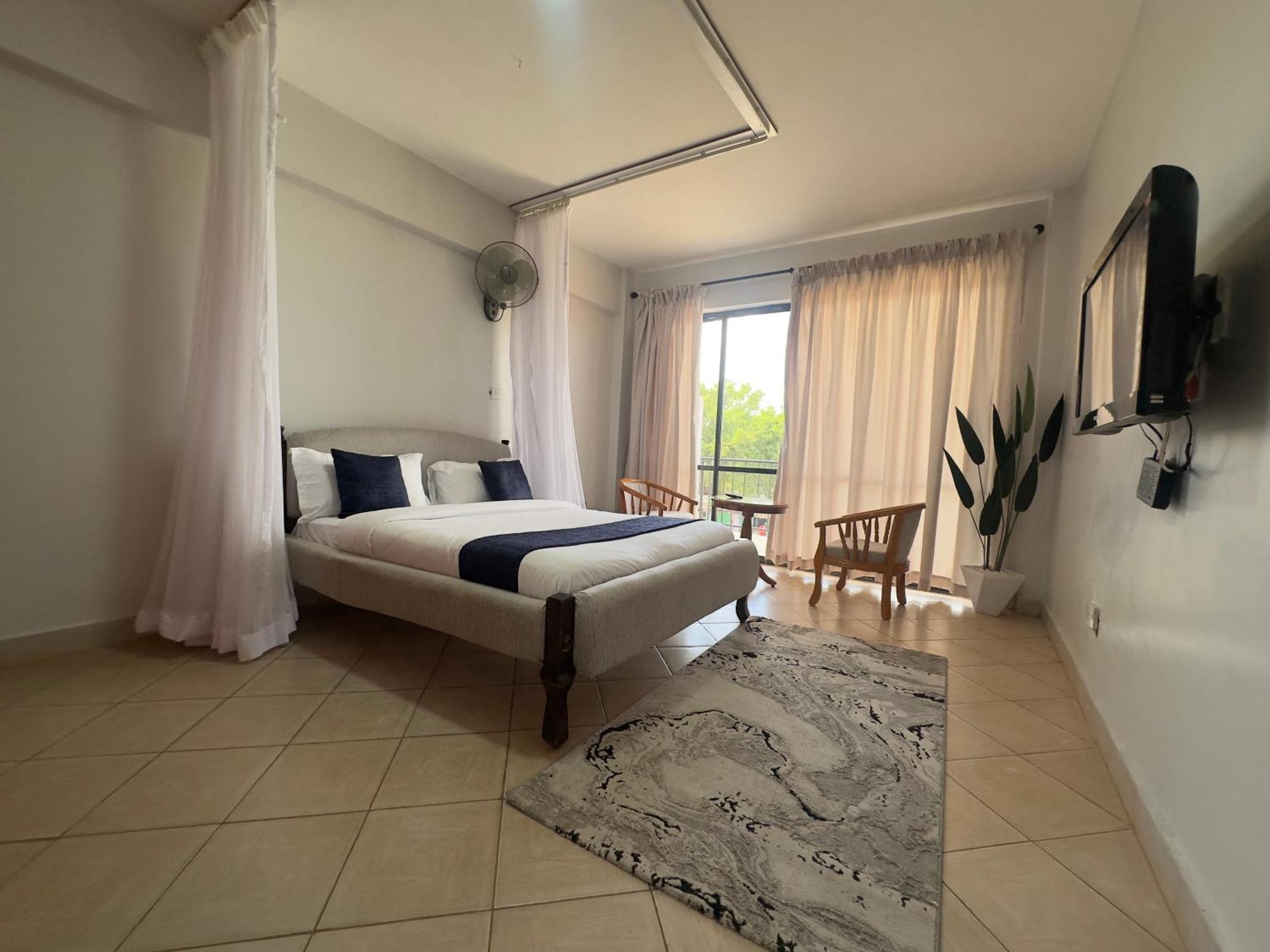 Iman Hotel Isiolo Esterno foto