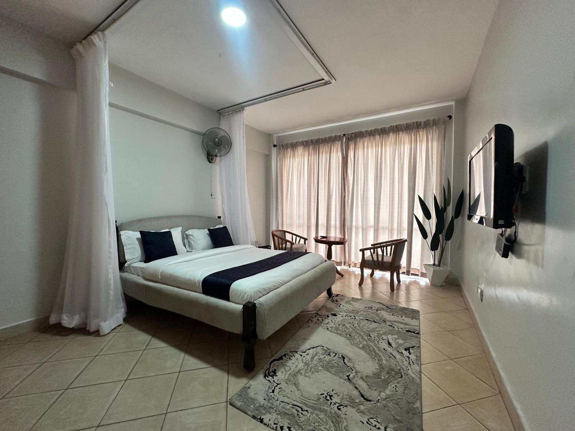 Iman Hotel Isiolo Esterno foto