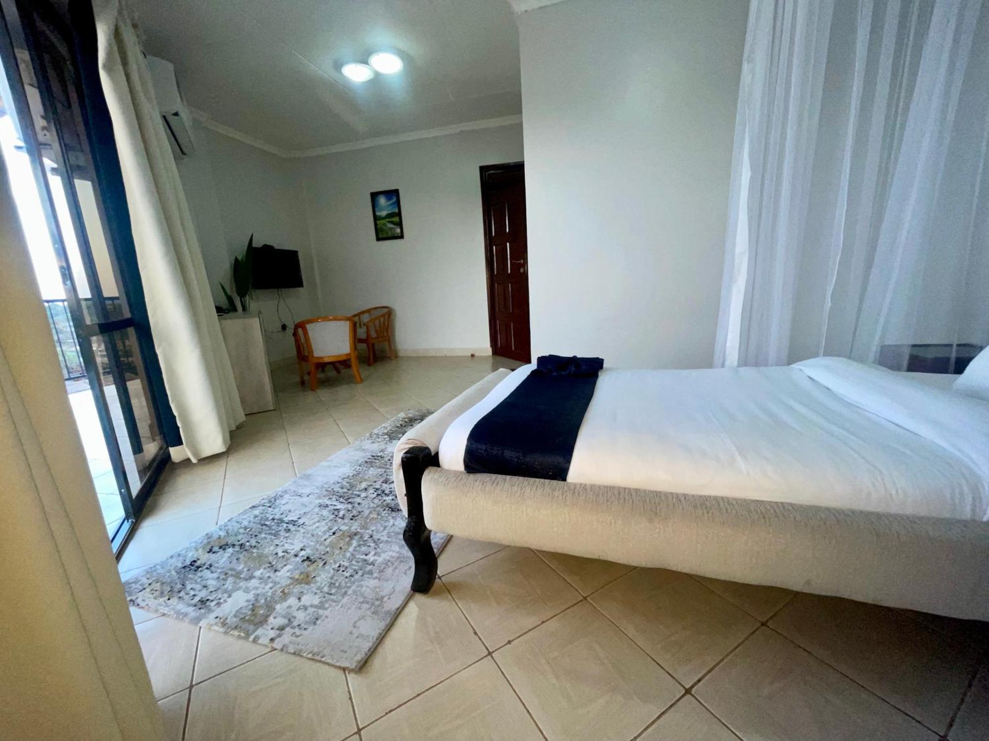 Iman Hotel Isiolo Esterno foto
