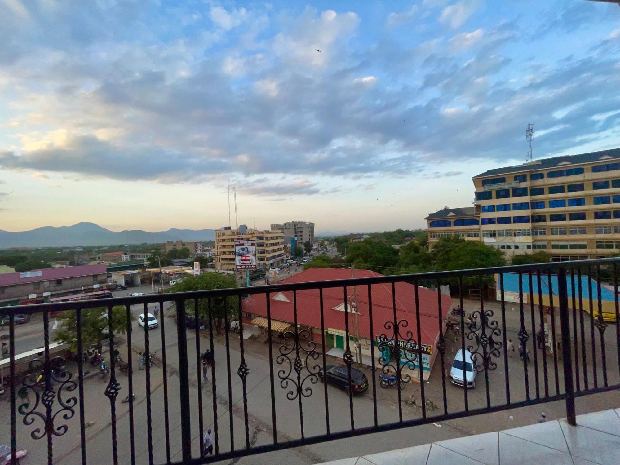 Iman Hotel Isiolo Esterno foto