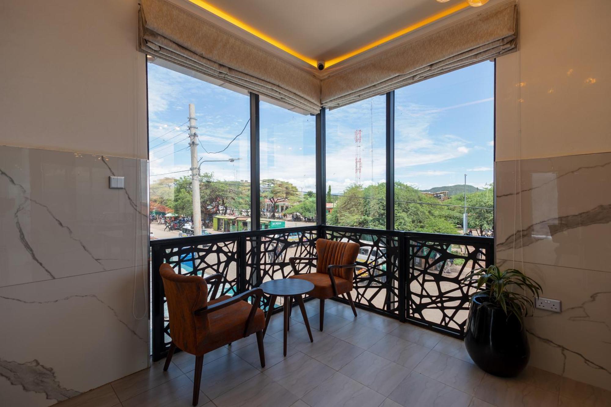 Iman Hotel Isiolo Esterno foto